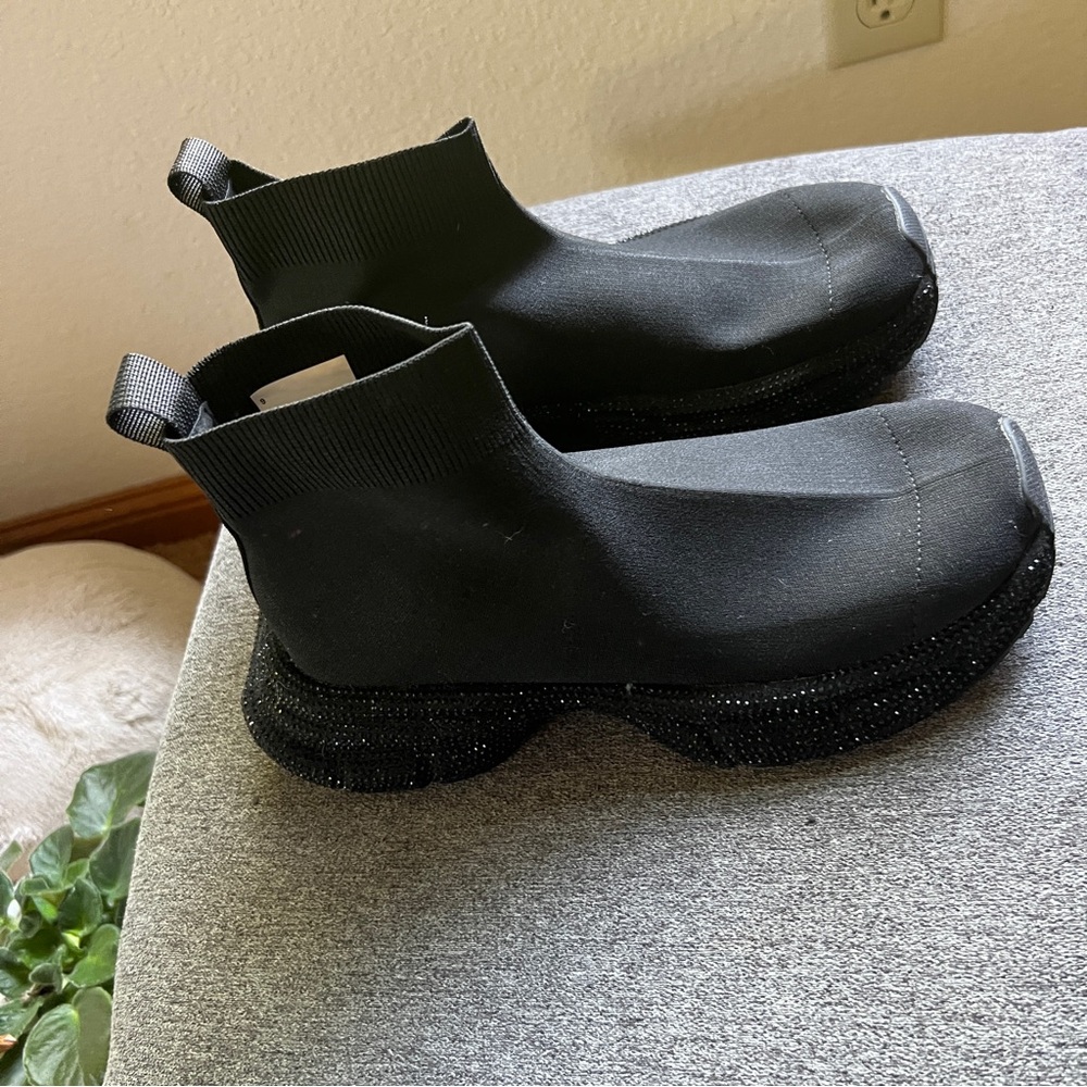 Black Women's Slip-On Sneakers